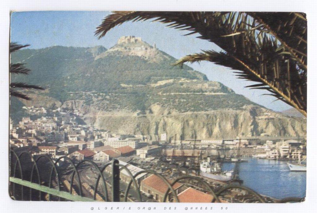 ORAN LE PORT VU DE LA PROMENADE DE L ETANG.jpg